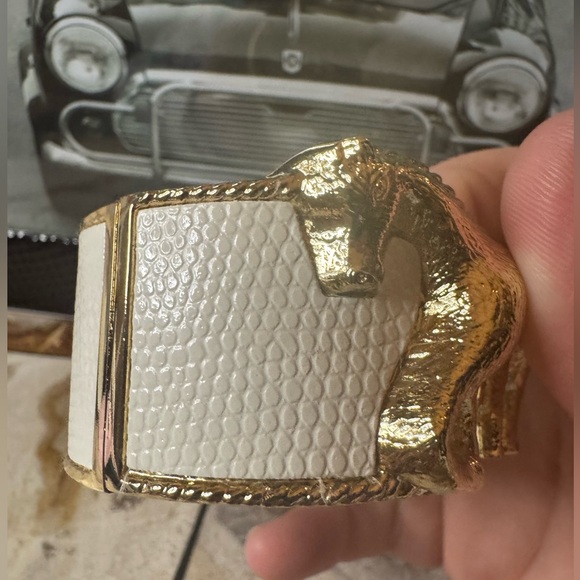 Gold Horse with faux pebbled leather accent - Stunning!!!! - Picture 3 of 6